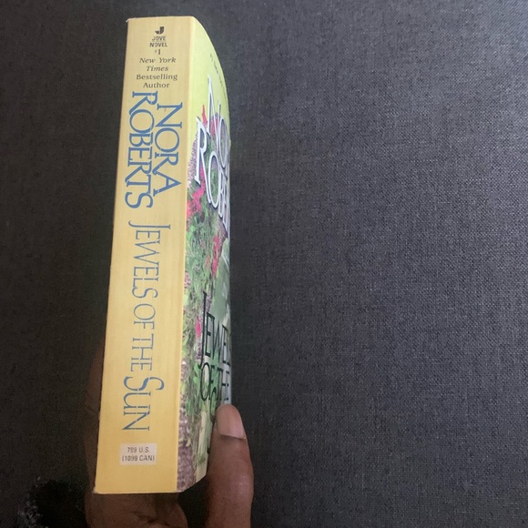 Nora Roberts 'Jewels of the Sun' Book #1 New York Times BestSelling Author - Picture 4 of 4